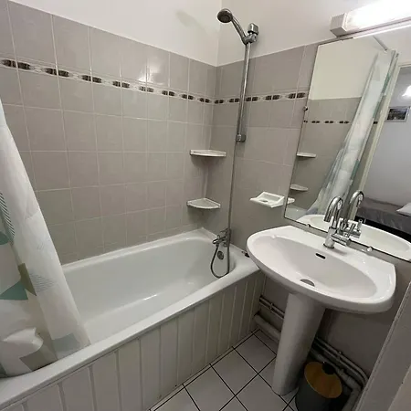 T2 A St Jean De Monts Avec Balcon Et Parking Prive - Fr-1-324a-67